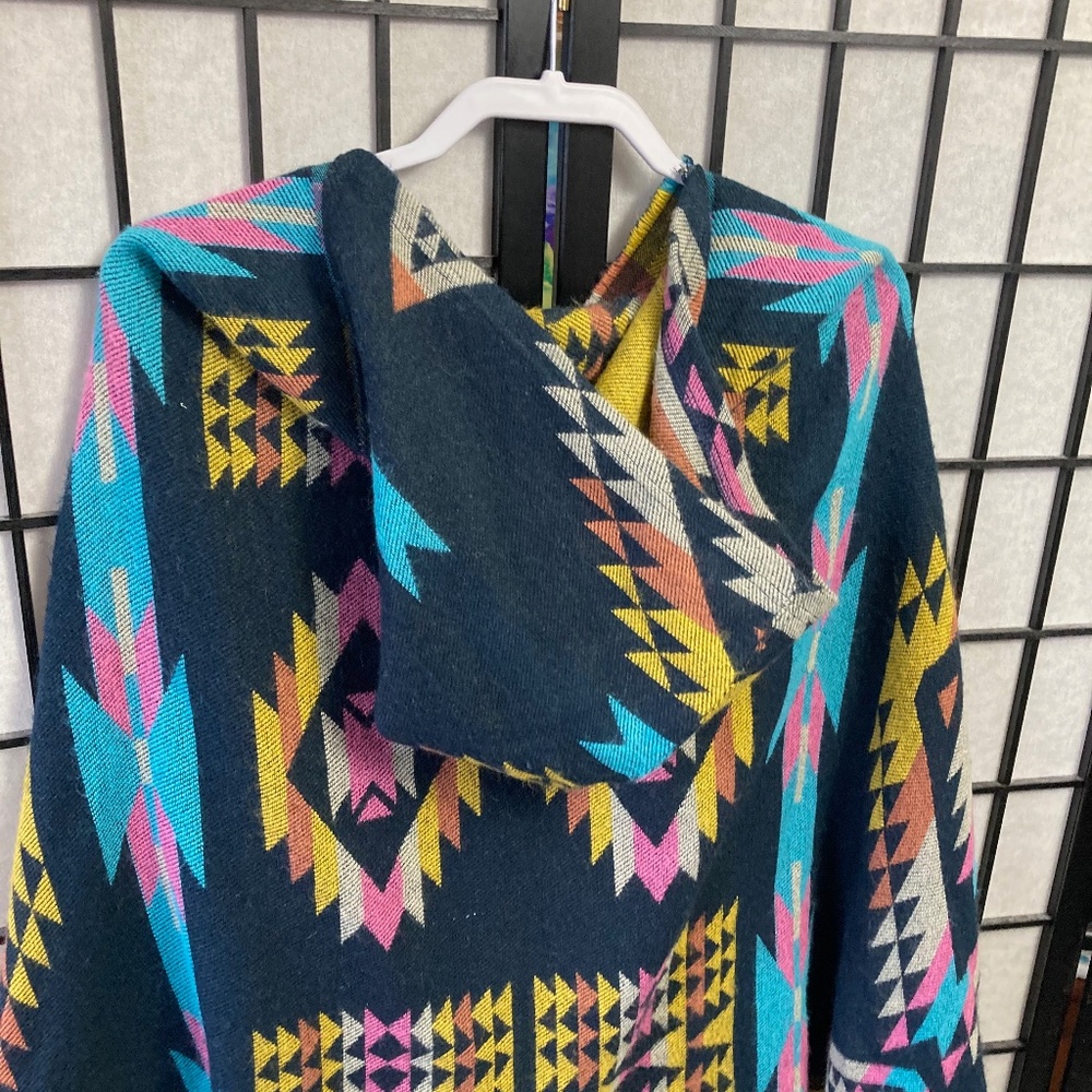 Beautiful Hooded Native Print Poncho - Picture 7 of 15